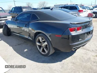 2011 Chevrolet Camaro 1LT z VIN 2G1FB1ED6B9103429, wystawiony jako IAAI lot #41884662 z przebiegiem 135 556 mil mil oraz . Historia ofert i sprzedaży dostępna na DreamBid. Obrazek 3.