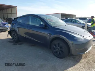 2025 Tesla Model Y Long Range z VIN 7SAYGDED7SA354104, wystawiony jako IAAI lot #41818691 z przebiegiem 1 654 mil mil oraz . Historia ofert i sprzedaży dostępna na DreamBid. Obrazek 1.
