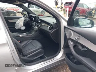 2019 Mercedes-Benz GLC 300 z VIN WDC0G4KB7KV170499, wystawiony jako IAAI lot #42096847 z przebiegiem 81 951 mil mil oraz . Historia ofert i sprzedaży dostępna na DreamBid. Obrazek 5.
