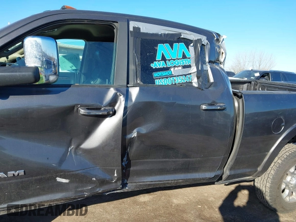 2021 Ram 2500 Laramie z VIN 3C6UR5FL7MG629012, wystawiony jako IAAI lot #41369353 z przebiegiem 168 099 mil mil oraz . Historia ofert i sprzedaży dostępna na DreamBid. Obrazek 18.
