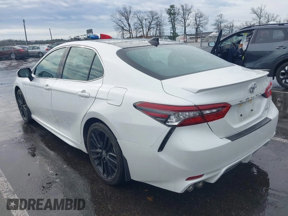 2022 Toyota Camry XSE z VIN 4T1K61AK2NU702362, wystawiony jako IAAI lot #41963393 z przebiegiem 13 541 mil mil oraz . Historia ofert i sprzedaży dostępna na DreamBid. Obrazek 3.