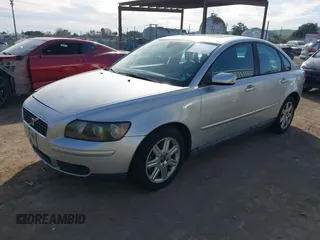 2006 Volvo S40 2.4L with VIN YV1MS390062206586, listed as a IAAI auction lot 41637405 with 90,789 mi miles. Bid and sale history available at carsss.com. Image 2.