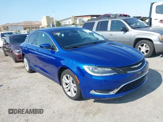 2015 Chrysler 200 Limited z VIN 1C3CCCAB5FN637441, wystawiony jako IAAI lot #42428058 z przebiegiem 152 577 mil mil oraz . Historia ofert i sprzedaży dostępna na DreamBid. Obrazek 1.