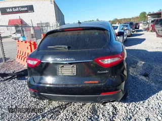 2017 Maserati Levante z VIN ZN661XUA1HX234457, wystawiony jako IAAI lot #41029384 z przebiegiem 132 624 mil mil oraz . Historia ofert i sprzedaży dostępna na DreamBid. Obrazek 17.