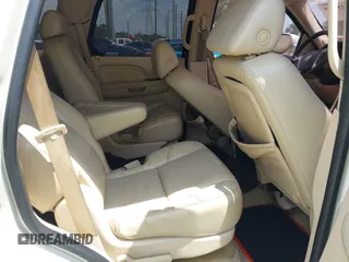 2007 Cadillac Escalade z VIN 1GYEC63877R303276, wystawiony jako IAAI lot #42230368 z przebiegiem 124 303 mil mil oraz . Historia ofert i sprzedaży dostępna na DreamBid. Obrazek 8.