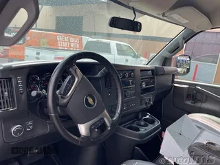 2017 Chevrolet Express Cargo с VIN 1GCWGAFF7H1184205, выставлен на аукционе IAAI как лот 42878717 с пробегом 201 765 миль миль и . История ставок и продаж доступна на DreamBid. Изображение 1.