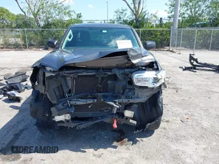 2016 Toyota Tacoma SR z VIN 5TFRX5GN8GX062166, wystawiony jako IAAI lot #42257541 z przebiegiem 166 354 mil mil oraz . Historia ofert i sprzedaży dostępna na DreamBid. Obrazek 13.