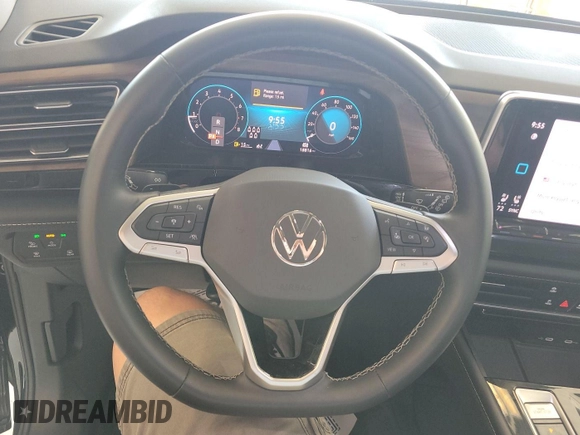 2024 Volkswagen Atlas SE z VIN 1V2HR2CA9RC554298, wystawiony jako IAAI lot #42851017 z przebiegiem 18 815 mil mil oraz . Historia ofert i sprzedaży dostępna na DreamBid. Obrazek 20.