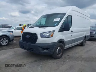 2021 Ford Transit Cargo z VIN 1FTBR3X80MKA03860, wystawiony jako IAAI lot #42102090 z przebiegiem 41 490 mil mil oraz . Historia ofert i sprzedaży dostępna na DreamBid. Obrazek 17.