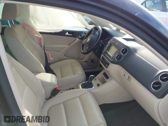 2011 Volkswagen Tiguan SE with VIN WVGBV7AX7BW515555, listed as a IAAI auction lot 41627913 with 49,424 mi miles and . Bid and sale history available at DreamBid. Image 5.