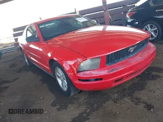 2007 Ford Mustang Deluxe with VIN 1ZVFT80NX75354713, listed as a IAAI auction lot 41986604 with 156,691 mi miles and . Bid and sale history available at carsss.com. Image 1.
