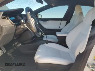 2020 Tesla Model S Performance z VIN 5YJSA1E44LF364189, wystawiony jako Copart lot #46700235 z przebiegiem 52 429 mil mil oraz Szkoda całkowita • Salvage title. Historia ofert i sprzedaży dostępna na DreamBid. Obrazek 7.