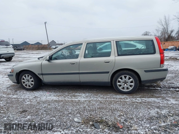 2001 Volvo V70 with VIN YV1SW61R412116714, listed as a IAAI auction lot 41241427 with 133,812 mi miles. Bid and sale history available at carsss.com. Image 14.