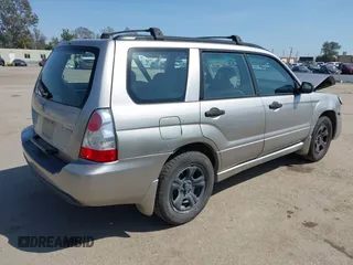 2006 Subaru Forester 2.5 X with VIN JF1SG63646H704810, listed as a IAAI auction lot 41980744 with 117,297 mi miles. Bid and sale history available at carsss.com. Image 4.