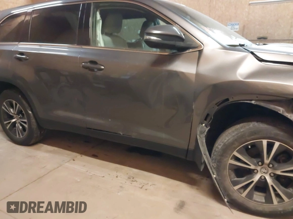 2019 Toyota Highlander LE with VIN 5TDBZRFH7KS922457, listed as a IAAI auction lot 41387627 with 36,963 mi miles and . Bid and sale history available at DreamBid. Image 6.