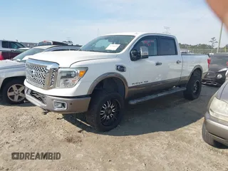 2016 Nissan Titan Platinum Reserve z VIN 1N6BA1F22GN509568, wystawiony jako IAAI lot #41766629 z przebiegiem 94 991 mil mil oraz . Historia ofert i sprzedaży dostępna na DreamBid. Obrazek 17.