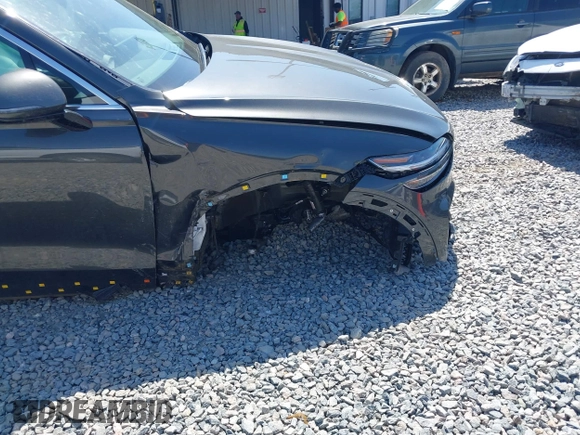 2025 Genesis GV70 2.5T z VIN KMUMADTB6SU212672, wystawiony jako IAAI lot #42012465 z przebiegiem 3 604 mil mil oraz . Historia ofert i sprzedaży dostępna na DreamBid. Obrazek 18.