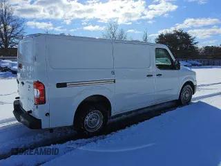 2017 Nissan NV Cargo S z VIN 1N6BF0KM4HN803610, wystawiony jako Copart lot #86592134 z przebiegiem 152 375 mil mil oraz Czysty tytuł • Clean title. Historia ofert i sprzedaży dostępna na DreamBid. Obrazek 3.