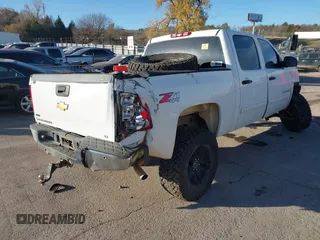 2010 Chevrolet Silverado 1500 LT with VIN 3GCRKSE31AG163396, listed as a IAAI auction lot 41022815 with Not Provided miles and . Bid and sale history available at DreamBid. Image 4.