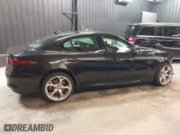 2021 Alfa Romeo Giulia Ti z VIN ZARFANBN7M7644482, wystawiony jako IAAI lot #42502199 z przebiegiem 27 962 mil mil oraz . Historia ofert i sprzedaży dostępna na DreamBid. Obrazek 14.