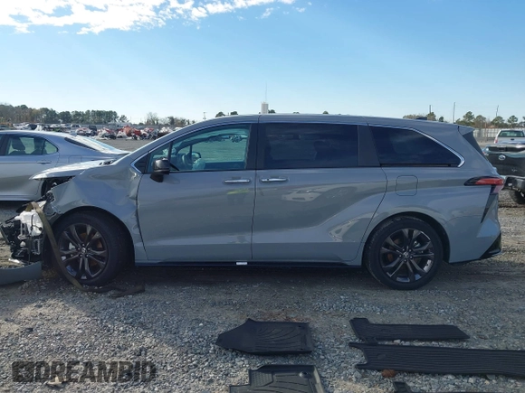 2024 Toyota Sienna XSE with VIN 5TDXRKEC0RS199029, listed as a IAAI auction lot 41426804 with 29,681 mi miles. Bid and sale history available at carsss.com. Image 14.