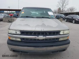 2002 Chevrolet Silverado 1500 LS with VIN 2GCEC19V321217096, listed as a IAAI auction lot 41727809 with 273,315 mi miles. Bid and sale history available at carsss.com. Image 13.