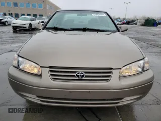 1999 Toyota Camry LE z VIN 4T1BF28K6XU077804, wystawiony jako Copart lot #51485495 z przebiegiem 124 273 mil mil oraz Szkoda całkowita • Salvage title. Historia ofert i sprzedaży dostępna na DreamBid. Obrazek 5.