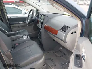 2008 Chrysler Town & Country Touring with VIN 2A8HR54P68R776219, listed as a IAAI auction lot 41992471 with 166,164 mi miles. Bid and sale history available at carsss.com. Image 5.