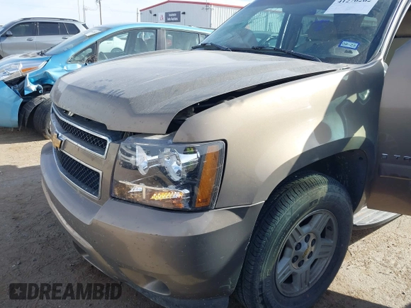 2007 Chevrolet Tahoe LTZ z VIN 1GNFC130X7R241919, wystawiony jako IAAI lot #41270202 z przebiegiem Nie podano mil oraz . Historia ofert i sprzedaży dostępna na DreamBid. Obrazek 6.