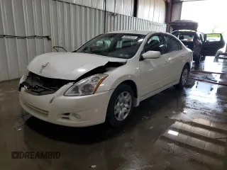 2010 Nissan Altima S z VIN 1N4AL2AP5AN489993, wystawiony jako Copart lot #59605015 z przebiegiem 83 192 mil mil oraz Szkoda całkowita • Salvage title. Historia ofert i sprzedaży dostępna na DreamBid. Obrazek 1.