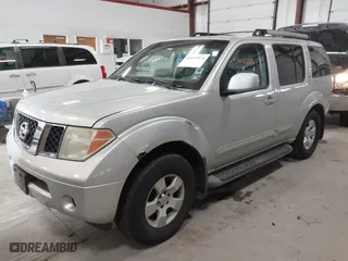 2005 Nissan Pathfinder LE with VIN 5N1AR18W65C701894, listed as a IAAI auction lot 41835924 with 175,623 mi miles. Bid and sale history available at carsss.com. Image 2.