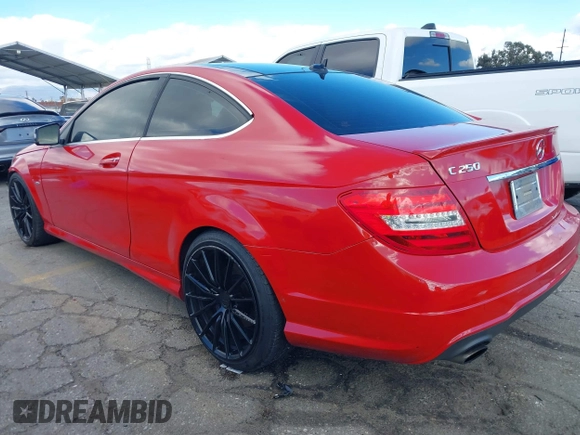 2013 Mercedes-Benz C 250 z VIN WDDGJ4HB3DG060396, wystawiony jako IAAI lot #41519502 z przebiegiem 119 252 mil mil oraz . Historia ofert i sprzedaży dostępna na DreamBid. Obrazek 3.