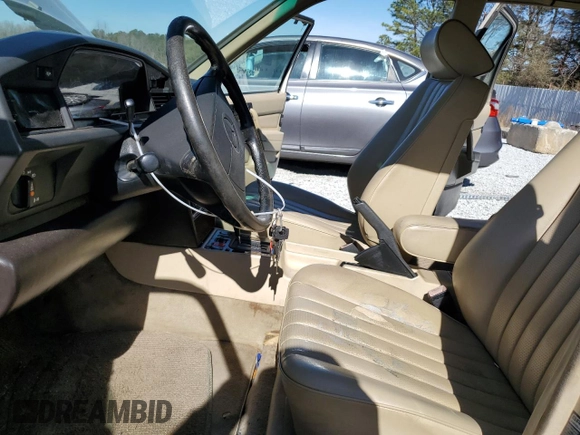 1990 Mercedes-Benz 190 z VIN WDBDA29D9LF688953, wystawiony jako Copart lot #46158085 z przebiegiem 158 923 mil mil oraz Nie do naprawy • Non repairable. Historia ofert i sprzedaży dostępna na DreamBid. Obrazek 7.