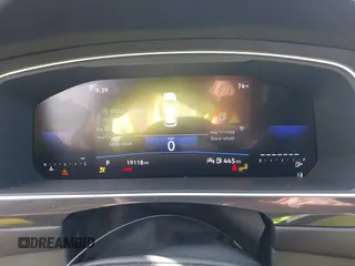 2023 Volkswagen Tiguan SE z VIN 3VVNB7AX9PM121316, wystawiony jako IAAI lot #42138562 z przebiegiem 19 118 mil mil oraz . Historia ofert i sprzedaży dostępna na DreamBid. Obrazek 7.
