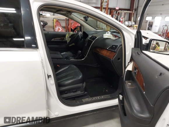 2011 Lincoln MKX with VIN 2LMDJ8JK8BBJ32602, listed as a IAAI auction lot 41967983 with 212,547 mi miles. Bid and sale history available at carsss.com. Image 5.