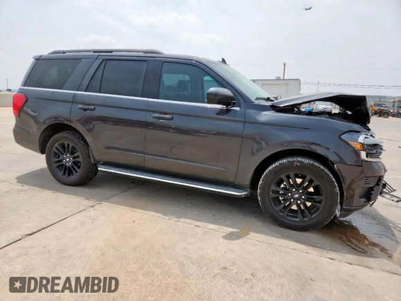2022 Ford Expedition XLT z VIN 1FMJU1HT8NEA34626, wystawiony jako Copart lot #56818205 z przebiegiem 93 031 mil mil oraz Szkoda całkowita • Salvage title. Historia ofert i sprzedaży dostępna na DreamBid. Obrazek 4.