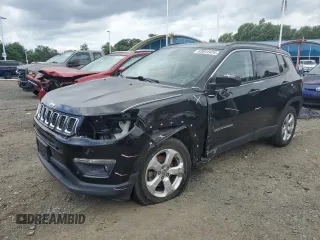 2019 Jeep Compass Latitude z VIN 3C4NJDBB2KT828937, wystawiony jako Copart lot #63044425 z przebiegiem 85 036 mil mil oraz Szkoda całkowita • Salvage title. Historia ofert i sprzedaży dostępna na DreamBid. Obrazek 1.