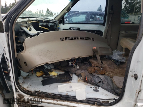 1997 Chevrolet Tahoe z VIN 3GNEC18R7VG122449, wystawiony jako Copart lot #85718304 z przebiegiem Nie podano mil oraz Szkoda całkowita • Salvage title. Historia ofert i sprzedaży dostępna na DreamBid. Obrazek 7.
