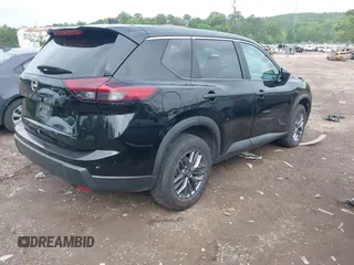 2024 Nissan Rogue S with VIN 5N1BT3AB5RC685914, listed as a IAAI auction lot 42119268 with 30,165 mi miles. Bid and sale history available at carsss.com. Image 4.