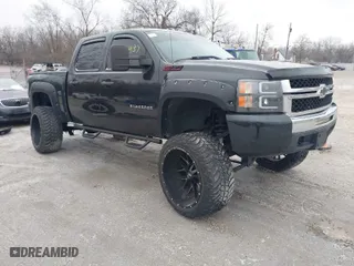 2010 Chevrolet Silverado 1500 LT with VIN 3GCRKSE34AG167328, listed as a IAAI auction lot 41371437 with 101,977 mi miles. Bid and sale history available at carsss.com. Image 1.