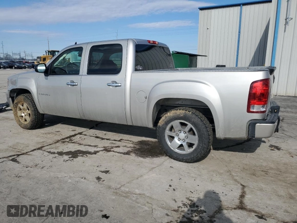 2007 GMC Sierra Denali z VIN 2GTEK638671727288, wystawiony jako Copart lot #88502795 z przebiegiem 170 723 mil mil oraz Szkody całkowita. Historia ofert i sprzedaży dostępna na DreamBid. Obrazek 3.
