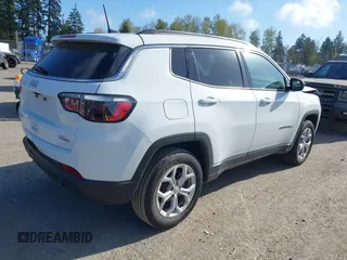 2024 Jeep Compass Latitude with VIN 3C4NJDBN1RT118139, listed as a IAAI auction lot 42053643 with 19,645 mi miles. Bid and sale history available at carsss.com. Image 4.