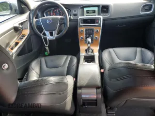 2016 Volvo S60 T5 Drive-E Premier z VIN LYV402FK7GB113561, wystawiony jako Copart lot #54693705 z przebiegiem 125 825 mil mil oraz Szkoda całkowita • Salvage title. Historia ofert i sprzedaży dostępna na DreamBid. Obrazek 8.