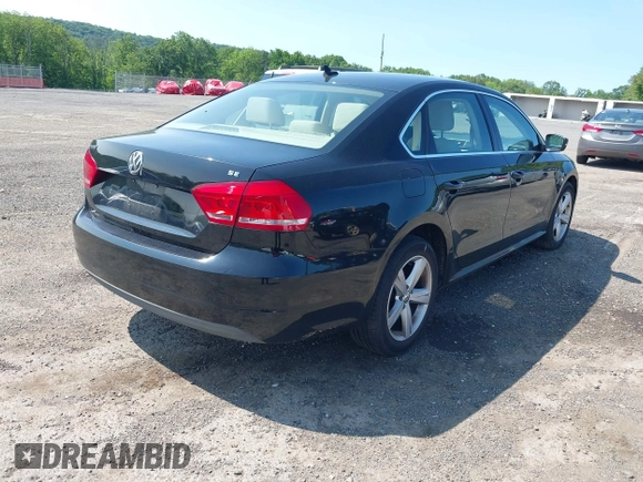 2013 Volkswagen Passat SE z VIN 1VWBP7A37DC080758, wystawiony jako IAAI lot #42409757 z przebiegiem 122 052 mil mil oraz . Historia ofert i sprzedaży dostępna na DreamBid. Obrazek 4.