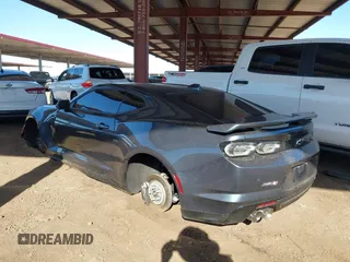 2023 Chevrolet Camaro ZL1 z VIN 1G1FK1R6XP0105522, wystawiony jako IAAI lot #42100363 z przebiegiem 8771 mil mil oraz . Historia ofert i sprzedaży dostępna na DreamBid. Obrazek 3.