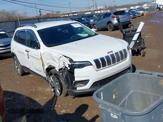 2020 Jeep Cherokee Latitude Plus with VIN 1C4PJLLB0LD643021, listed as a IAAI auction lot 41541601 with 48,459 mi miles. Bid and sale history available at carsss.com. Image 1.