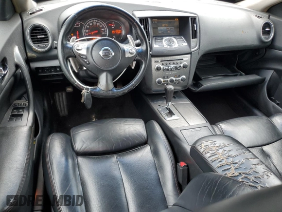 2010 Nissan Maxima SV z VIN 1N4AA5AP8AC805048, wystawiony jako Copart lot #58545115 z przebiegiem 230 707 mil mil oraz Czysty tytuł • Clean title. Historia ofert i sprzedaży dostępna na DreamBid. Obrazek 8.