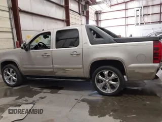 2007 Chevrolet Avalanche LTZ z VIN 3GNEC12037G144865, wystawiony jako IAAI lot #42592982 z przebiegiem 160 962 mil mil oraz . Historia ofert i sprzedaży dostępna na DreamBid. Obrazek 14.