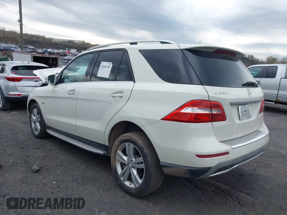 2012 Mercedes-Benz M ML 350 with VIN 4JGDA5HB5CA077443, listed as a IAAI auction lot 42093345 with 122,147 mi miles. Bid and sale history available at carsss.com. Image 3.