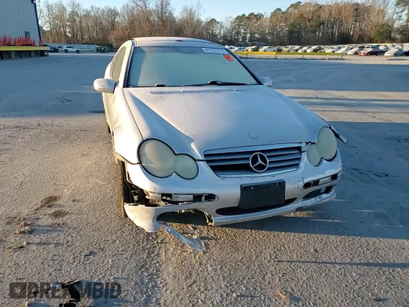 2003 Mercedes-Benz C 230 Kompressor with VIN WDBRN40J93A444693, listed as a Copart auction lot 87637615 with 156,298 mi miles and Salvage title. Bid and sale history available at DreamBid. Image 10.